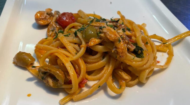 Il mese di aprile: protagoniste le alici, un pescato tipico del nostro Golfo. La proposta di Michele Chinappi