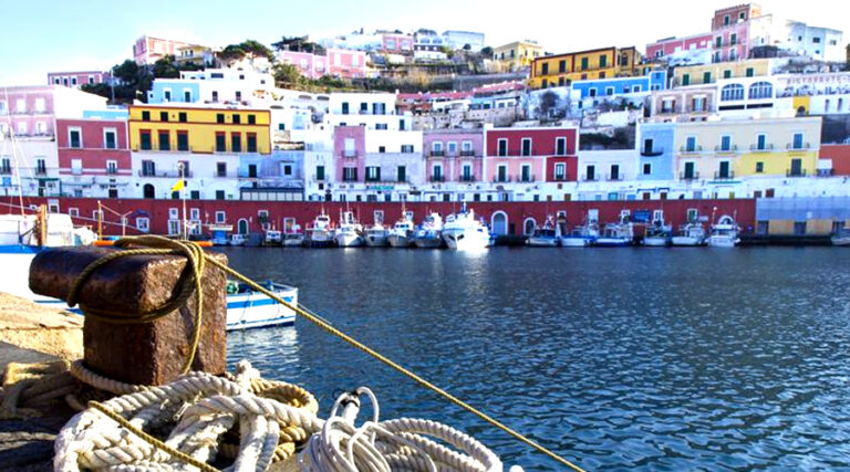 Isole Pontine: una meta ideale per tutte le età