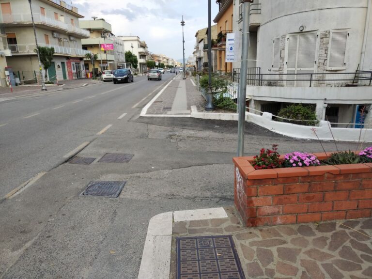 Scauri: strisce pedonali tra le traverse per la tutela dei pedoni 