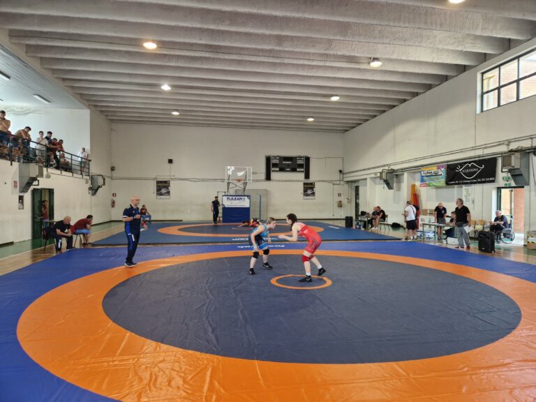 Un successo il campionato di lotta libera a Latina