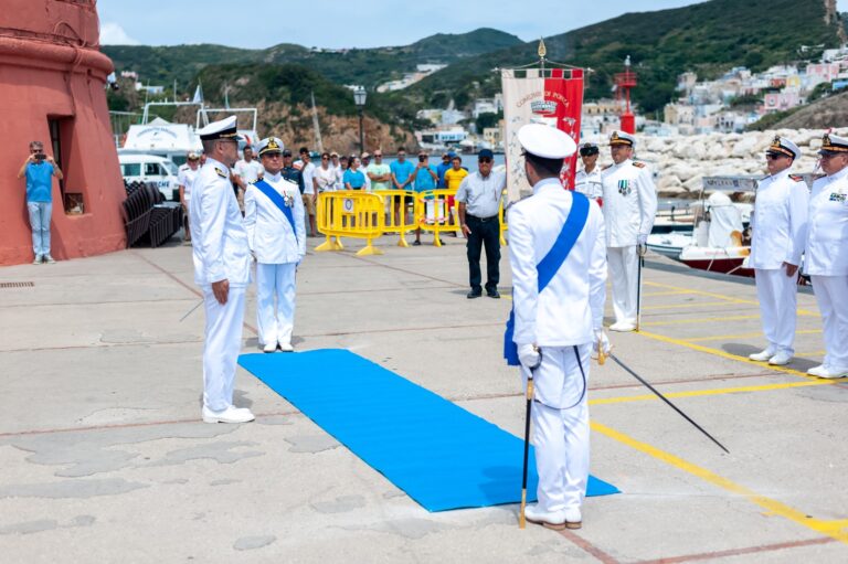 Il Tenente di Vascello Dario Nicosia è il nuovo Comandante dell’Ufficio Circondariale Marittimo di Ponza