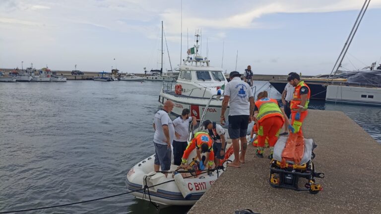 Promontorio del Circeo: la Guardia Costiera soccorre malcapitato ferito e non più in grado di risalire