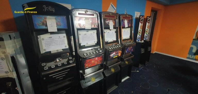 CONTRASTO DEI GIOCHI ILLEGALI: SEQUESTRATE 2 SALE SLOT ABUSIVE, CONTANTI PER € 4.500,00 E CONTESTATE SANZIONI AMMINISTRATIVE PER OLTRE € 110.000,00