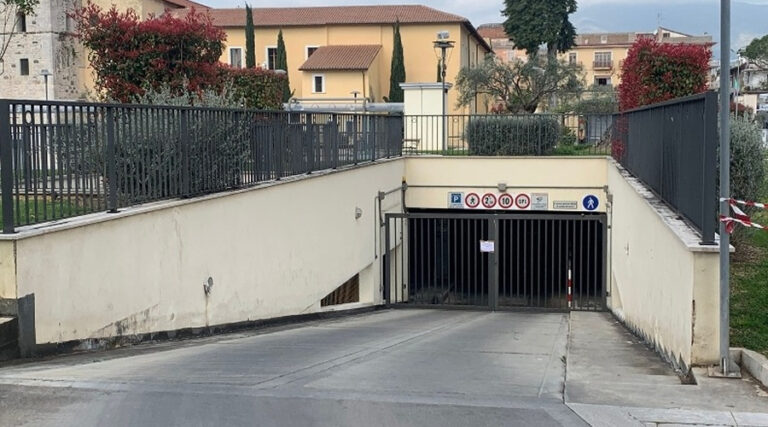 Riapre il parcheggio interrato 