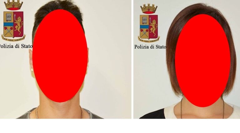 Lite aggressiva in abitazione tra due giovani, interviene la Polizia; trova droga e soldi e arresta i giovani