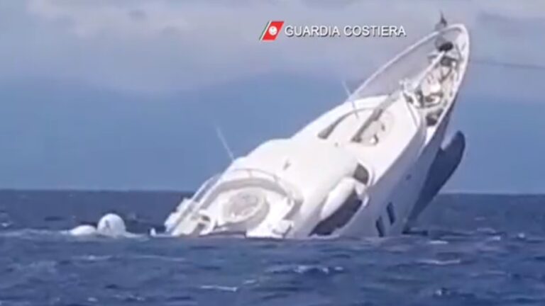 AFFONDA UNO YACHTALL’ORMEGGIO. IN CORSO ATTIVITA’ CONGIUNTA GUARDIACOSTIERA – GUARDIA DI FINANZA