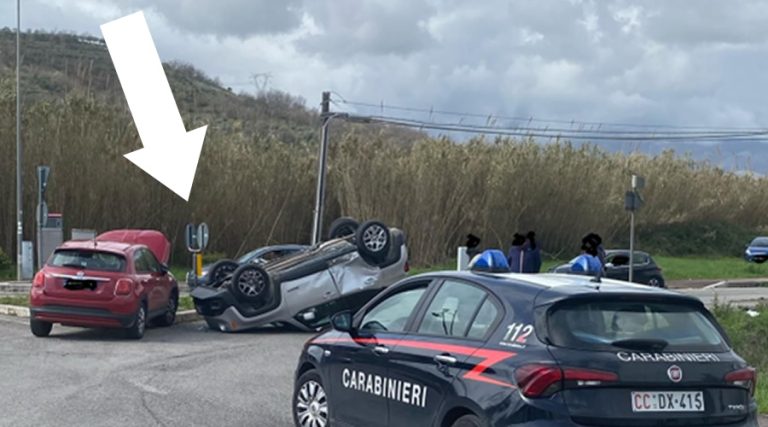 Incidente stradale a Santi Cosma e Damiano. Auto ribaltata. Tutte le persone a bordo sono state trasportate al Dono Svizzero