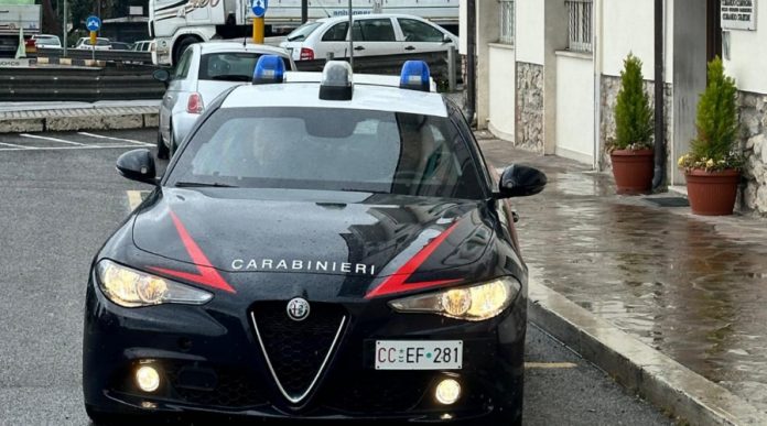 carabinieri formia auto