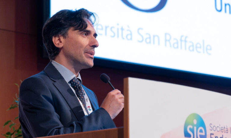 Il medico Rocky Strollo della Casa del Sole di Formia ha ricevuto un premio come miglior ricercatore under 40 in endocrinologia