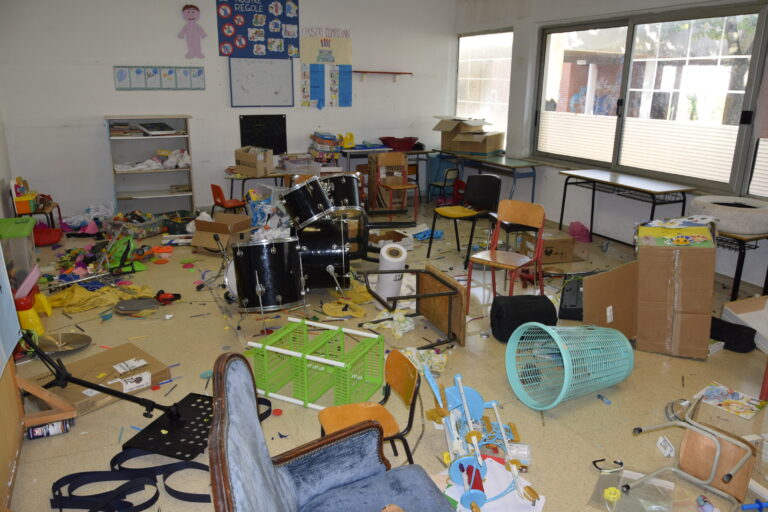 12enne vandalizza la scuola “Rodari”