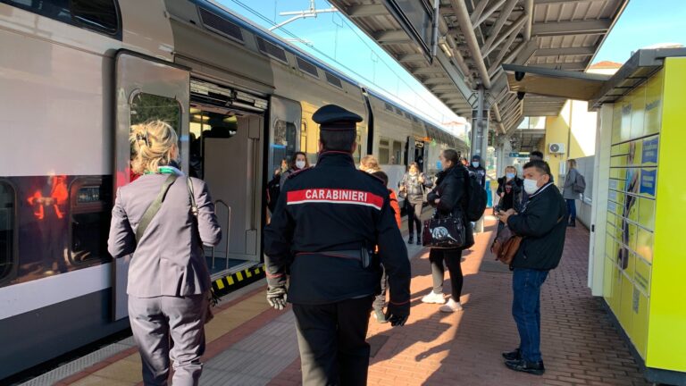 I Carabinieri denunciano un 61enne, identificato subito dopo aver commesso un furto