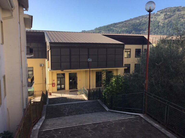 Il Ministero dell’Istruzione e del Merito concede al dirigente scolastico Amato Polidoro un significativo riconoscimento per il suo istituto omnicomprensivo