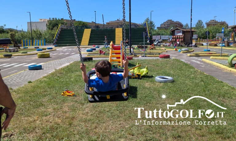 Nuove giostre nei parchi della città: prosegue la riqualificazione delle aree verdi a Fondi
