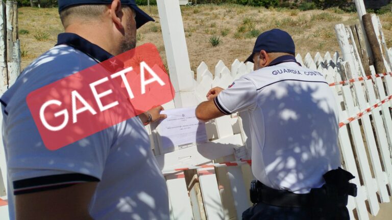 Gaeta, spiagge occupate abusivamente. Interviene la Guardia Costiera
