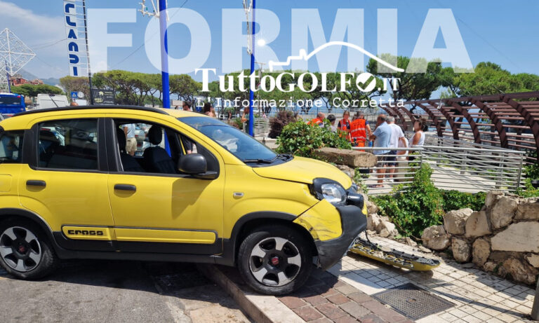 Paura in pieno centro: auto sfonda il muro in via Vitruvio