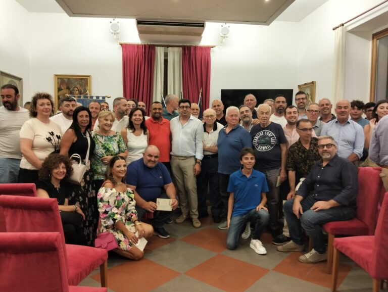 Formia, Sala Sicurezza: saluto finale, ringraziamenti e pergamene ai Comitati dei Santi Patroni col Sindaco Taddeo, On. Salvatore De Meo e Pro Loco.