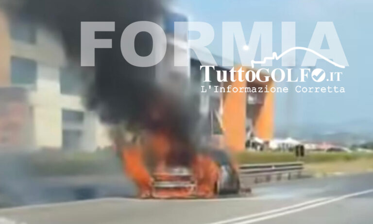 Formia – Auto in fiamme nei pressi del Centro Commerciale Itaca