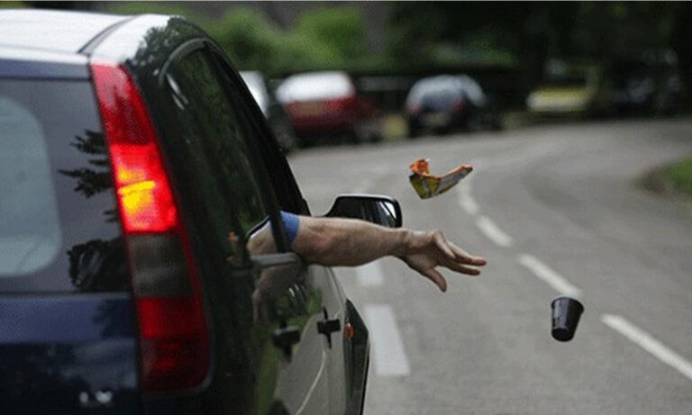 Rifiuti lanciati dai veicoli: multe fino a 18.000€, sospensione patente e carcere. Scatta la tolleranza zero