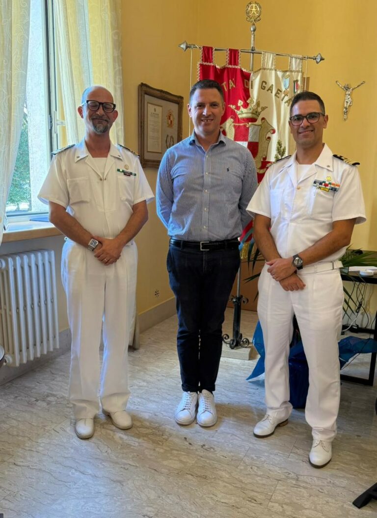 Il sindaco Cristian Leccese ha accolto presso il Palazzo Comunale l’uscente Comandante del Compartimento Marittimo Biagio Mauro Sciarra ed il neo Comandante Felice Monetti