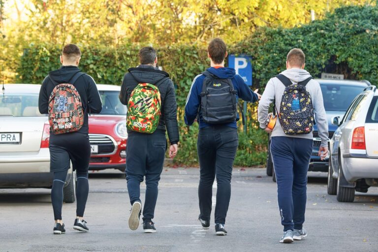 Minori minacciati e derubati: arrestati due giovani