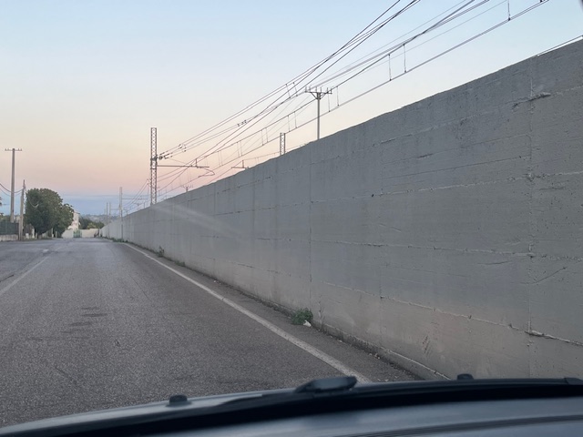 Formia, via Sparanise. Croce e delizia.