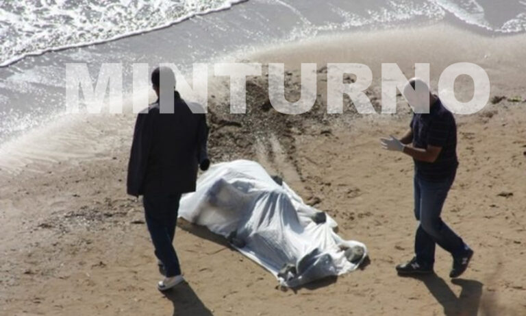 Mistero a Marina di Minturno: un uomo trovato morto sulla spiaggia. Disposta l’autopsia