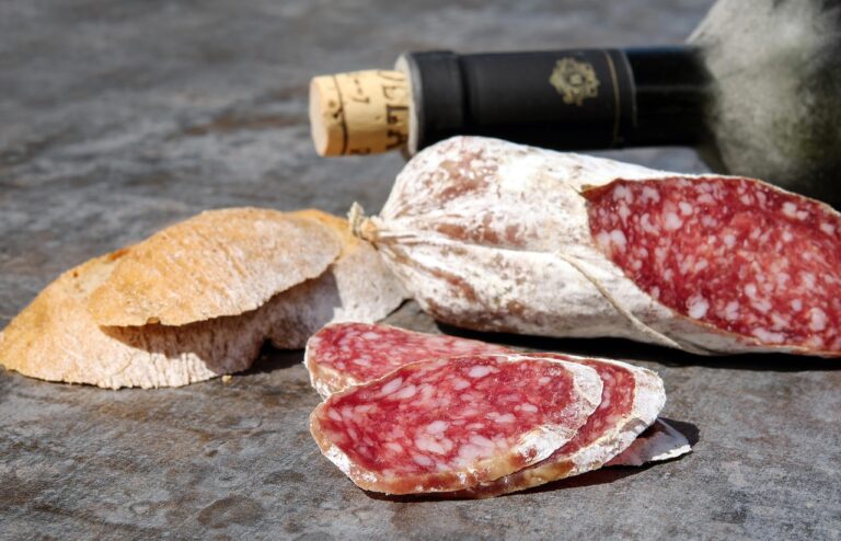 Salumi da Cuocere nella Tradizione Italiana: Origini e Varianti Regionali