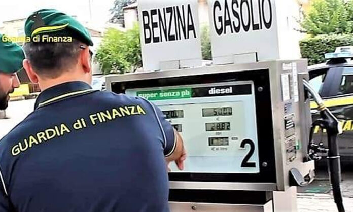 guardia di finanza benzina carburante prezzo