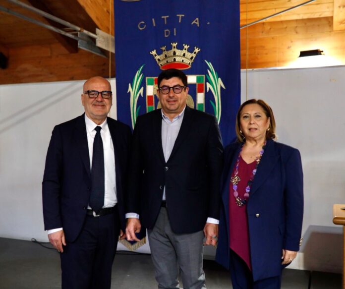 Il Sindaco Gianluca Taddeo con il Presidente della Provincia di Latina Federico Carnevale e l'Assessore alla Cultura Luigia Bonelli