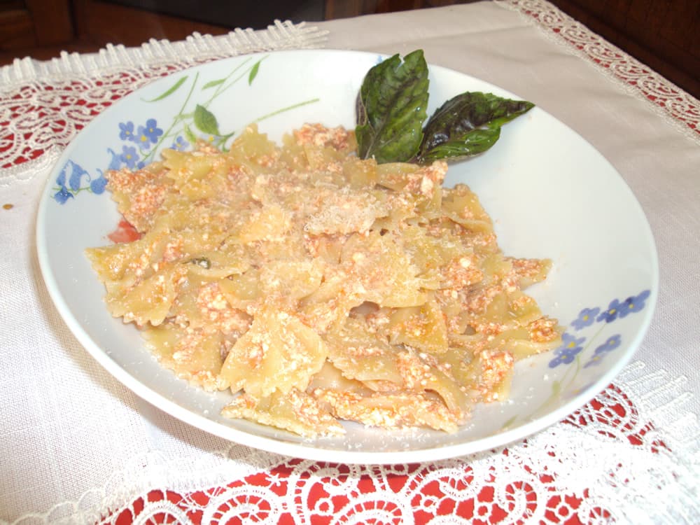 Le Farfalle Ricotta e Pomodoro