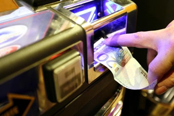 LA CHIESA IN CAMPO CONTRO IL GIOCO D`AZZARDO PATOLOGICO
