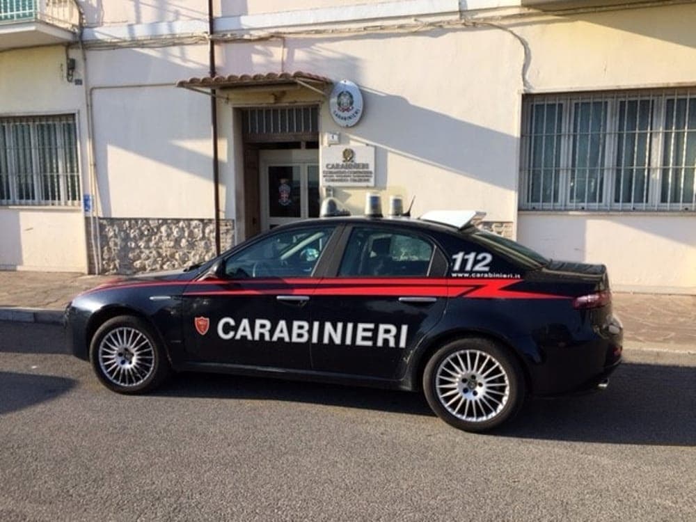 MINTURNO -  Trovato in possesso di 4 grammi di marijuana occultata sotto il bancone lavorativo