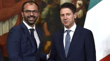 IL MINISTRO DELLA SCUOLA ITALIANA SI DIMETTA