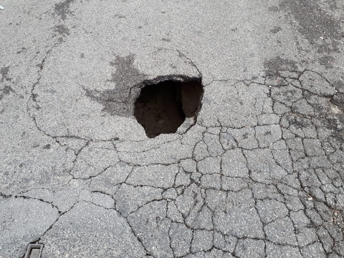 FLASH FORMIA - SI APRE UNA VORAGINE IN VIA VITRUVIO