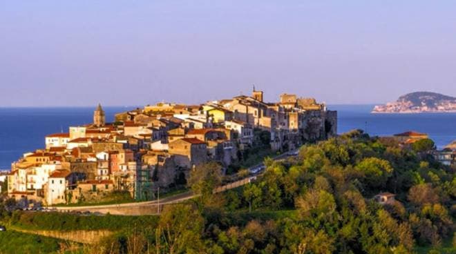 Minturno, presso il Ponte Real Ferdinando presenta "Il Senso della Storia"