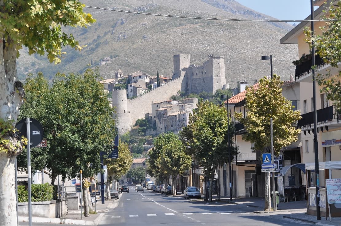 SCUOLE CHIUSE AD ITRI, COMUNITÀ SPACCATA IN DUE
