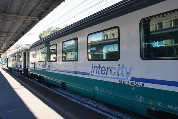Covid-19: Rimborsi abbonamenti ferroviari, diritti dei passeggeri e Trenitalia “Giano bifronte”