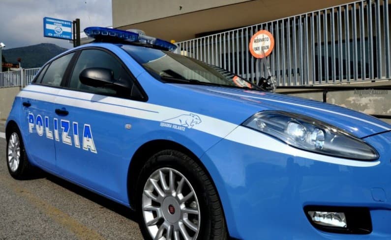 Formia - Prende fuoco la drogheria "La Ghiottona"