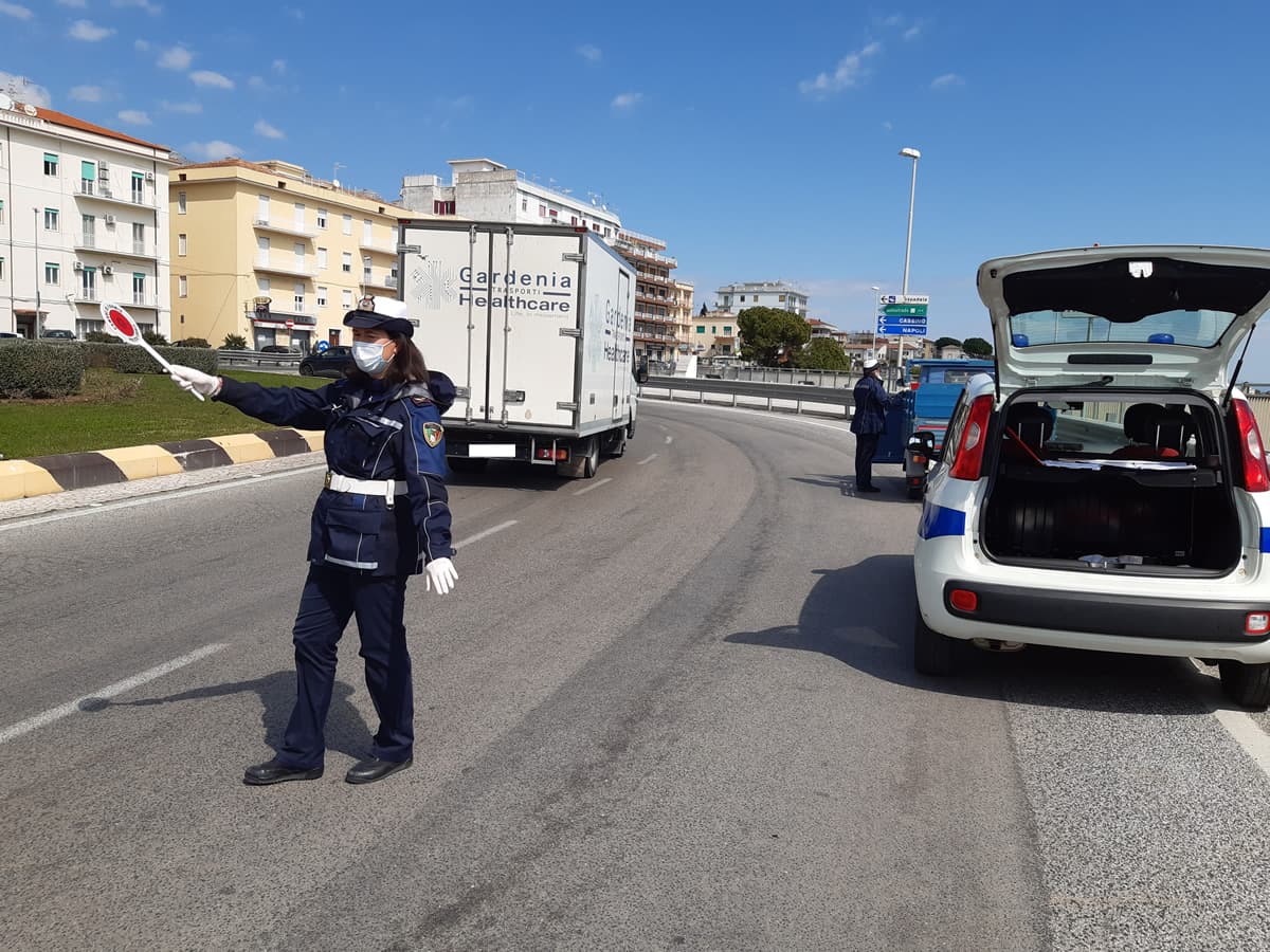 CORONAVIRUS - MANTENERE LA DISTANZA IN AUTO. NOVITA' PER LE MOTO