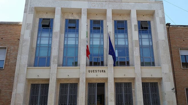 Riaprono gli uffici Immigrazioni dei Commissariati di Polizia di Fondi, Gaeta e Formia: il programma e l'organizzazione per la consegna dei permessi di soggiorno