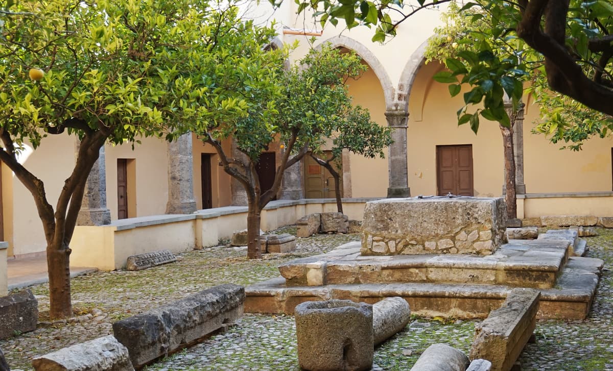 FONDI: MESSE ALL'APERTO D'ESTATE NEL CHIOSTRO DI SAN FRANCESCO