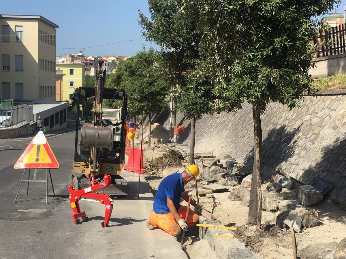 Formia, iniziati i lavori per il marciapiede che porta alla stazione ferroviaria