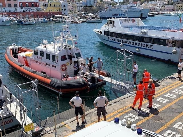 Ponza/ Imbarcazione in avaria soccorsa dalla Guardia Costiera