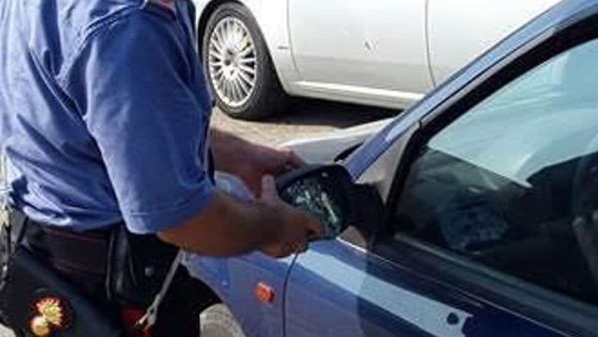 LA TRUFFA DELLO SPECCHIETTO A SCAURI: DEFERITI DUE GIOVANI NAPOLETANI DAI CARABINIERI