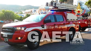 Gaeta - Incendio in via Cuostile: distrutta una mansarda, palazzina evacuata