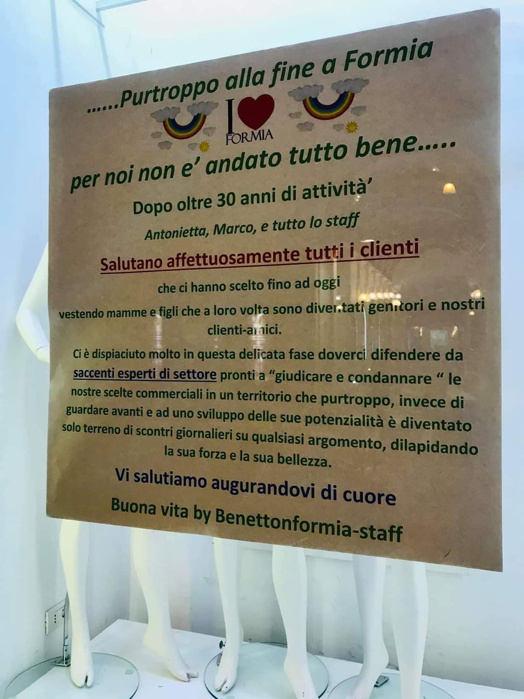 FORMIA: DOPO 30 ANNI DI ATTIVITA' LA BENETTON CHIUDE, UN'AMARA SCONFITTA PER IL COMMERCIO CITTADINO