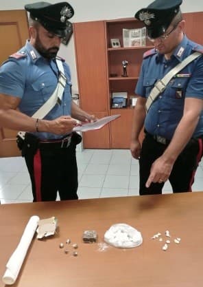 SCAURI: ARRESTATA DONNA DEL LUOGO DETENTRICE DI COCAINA, HASHISH E MANNITE AI FINI DI SPACCIO