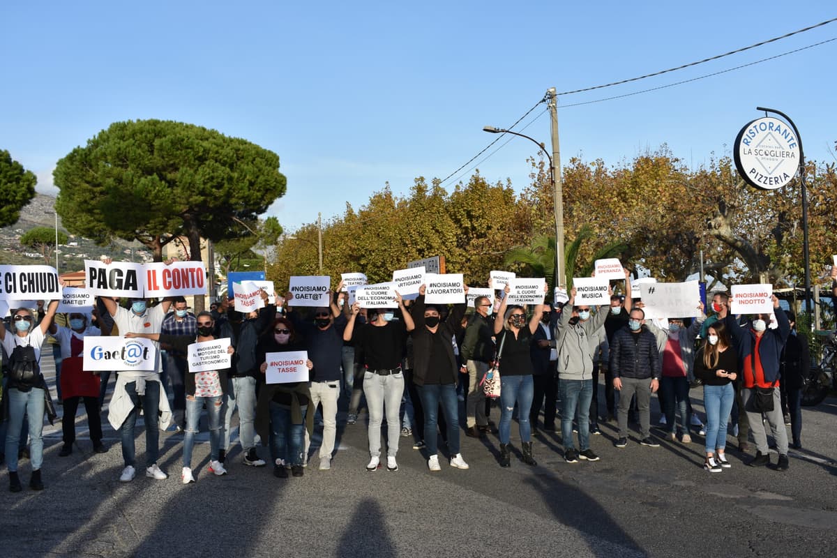LA PROTESTA DEL GOLFO, IN STRADA CONTRO IL DPCM