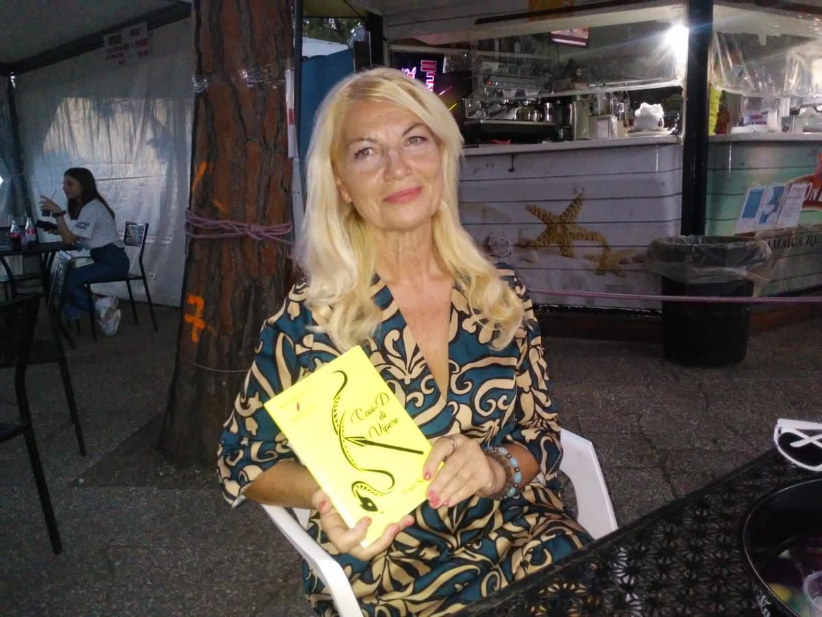 INTERVISTA ALLA SCRITTRICE TINA SEQUINO AUTRICE DEL LIBRO "COVI-D DI VIPERE"