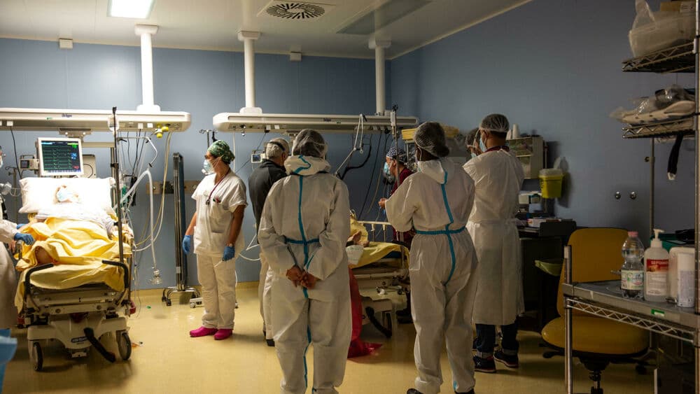 COVID-19 IN ITALIA: DALL'INIZIO 1.564.532 CASI DI CONTAGIO E 54.363 DECESSI, OGGI 686 MORTI